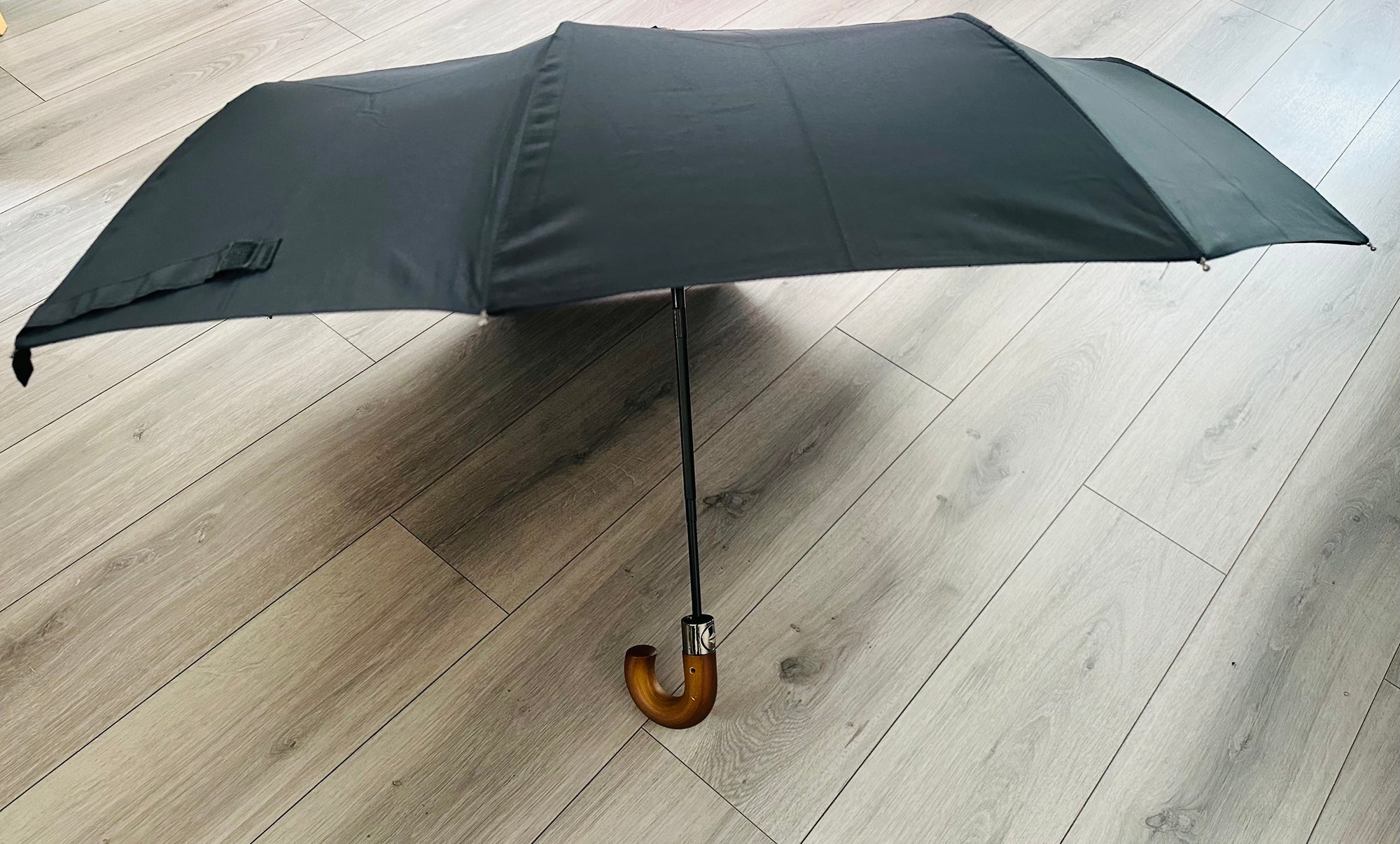 Wooden Handle Compact Auto Open&amp;Close Crook Umbrella